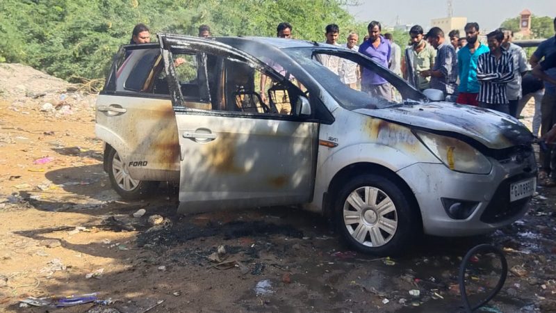 Fire in car, palanpur